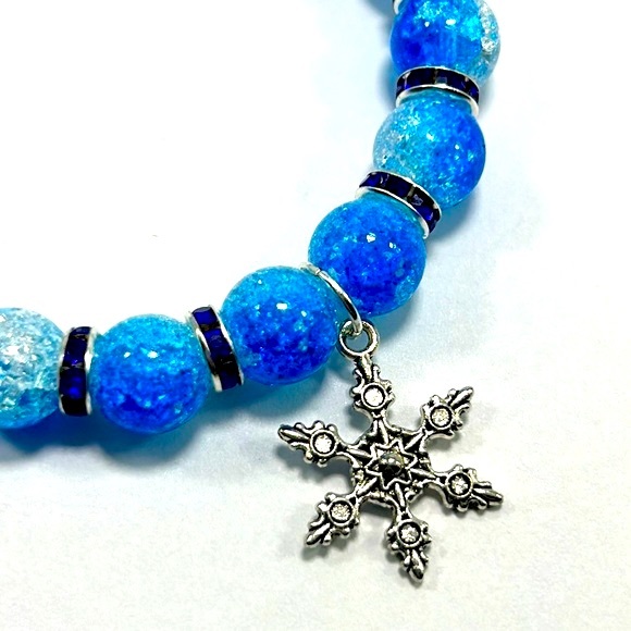 Handmade Snowflake Pendant Christmas Charm Bracelet! - Picture 5 of 6